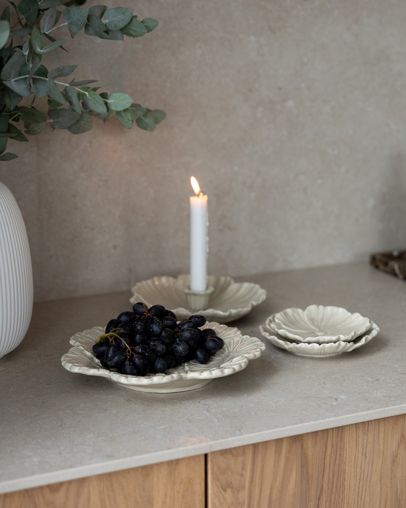 Tarjoilulautanen kukka beige