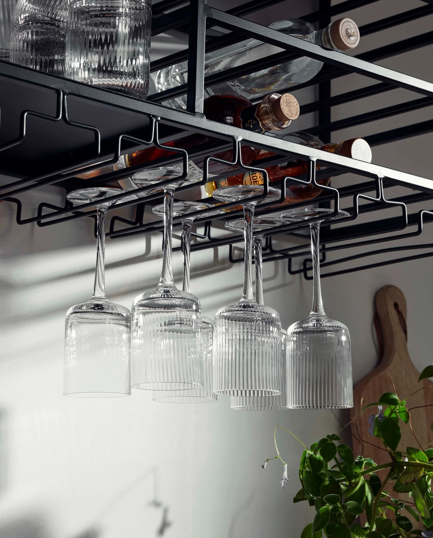Loft hyllykkö musta