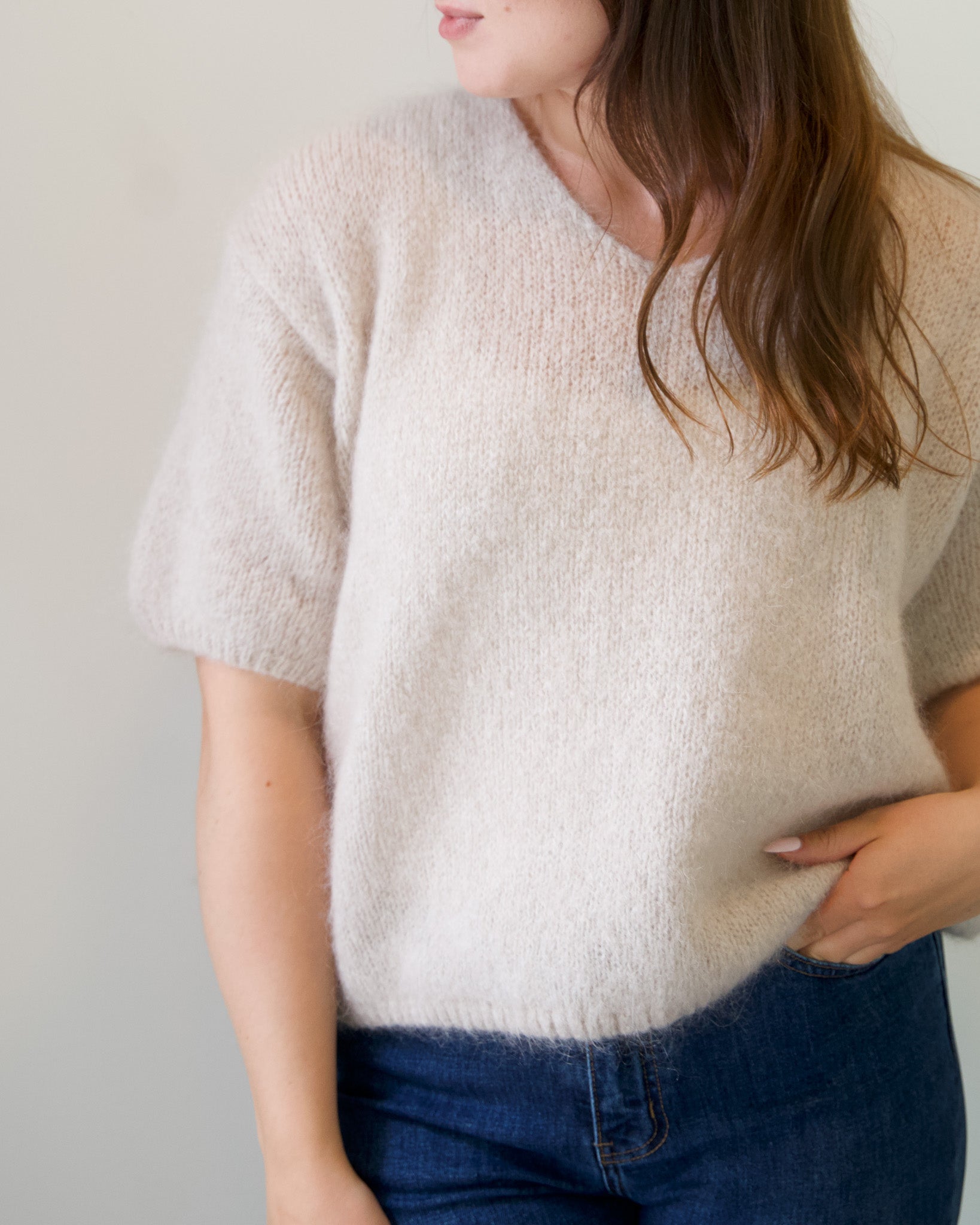 V-aukkoinen neulepusero, beige