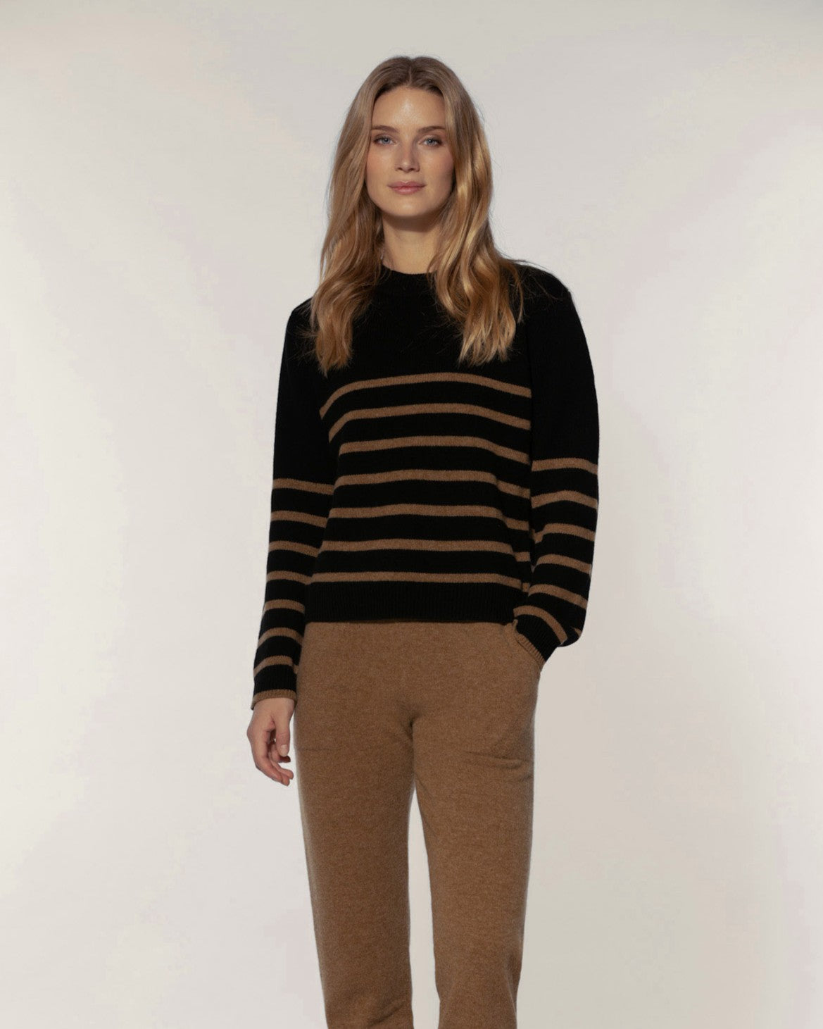 Myrna Knit, Black w/Walnut