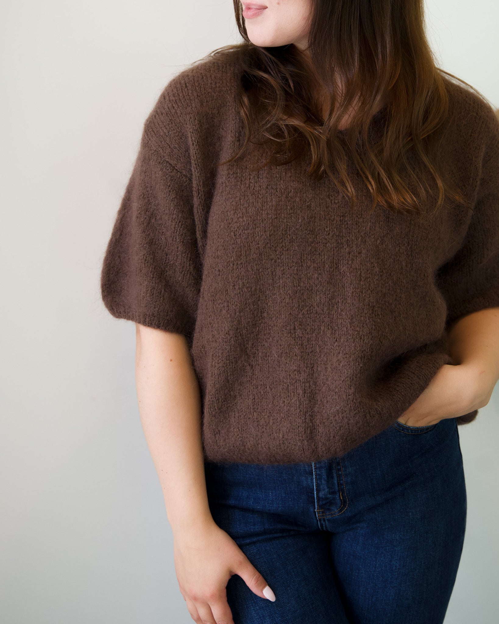 V-aukkoinen neulepusero, ruskea