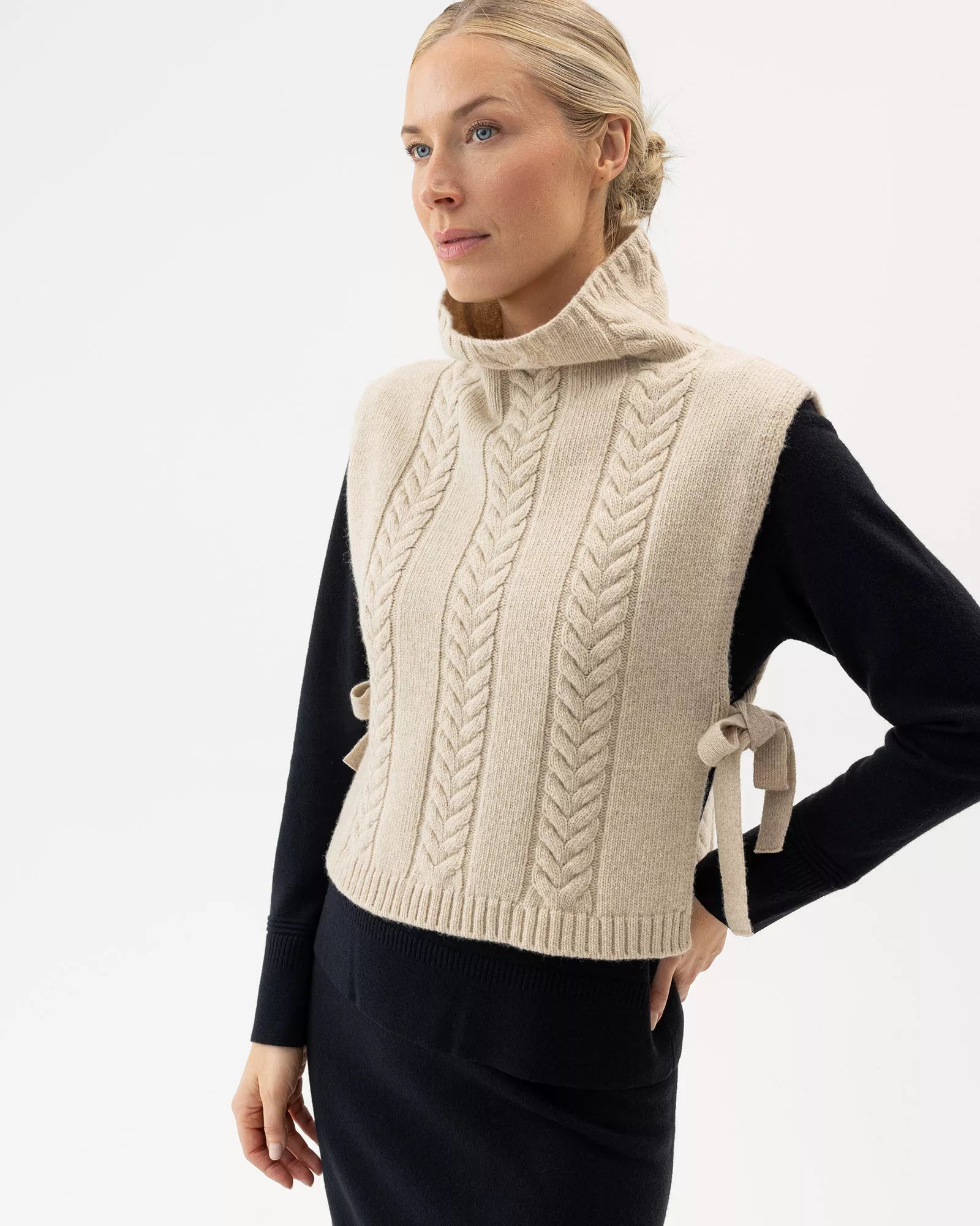Tolken Bib Collar, Sand