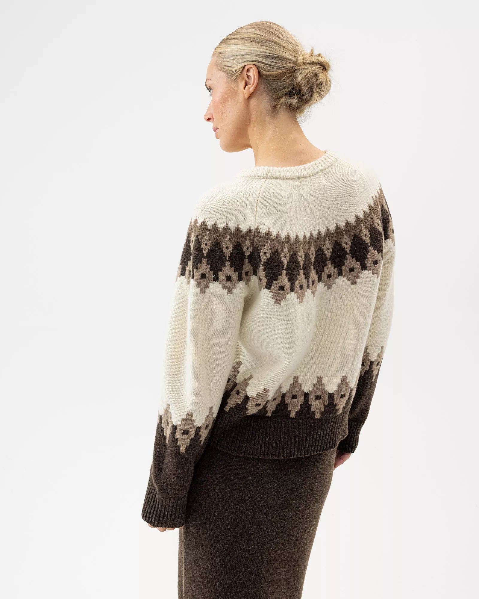 Vigdis Crew, Brown